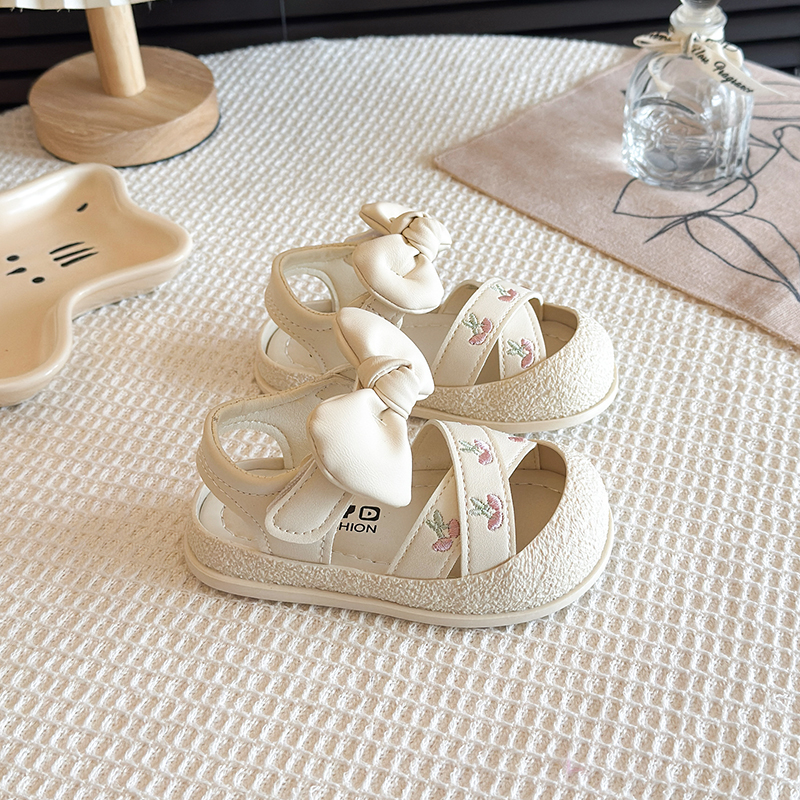 First Walker Kids Toes Capped  - Kids Outdoor Lounge Set recension och pris